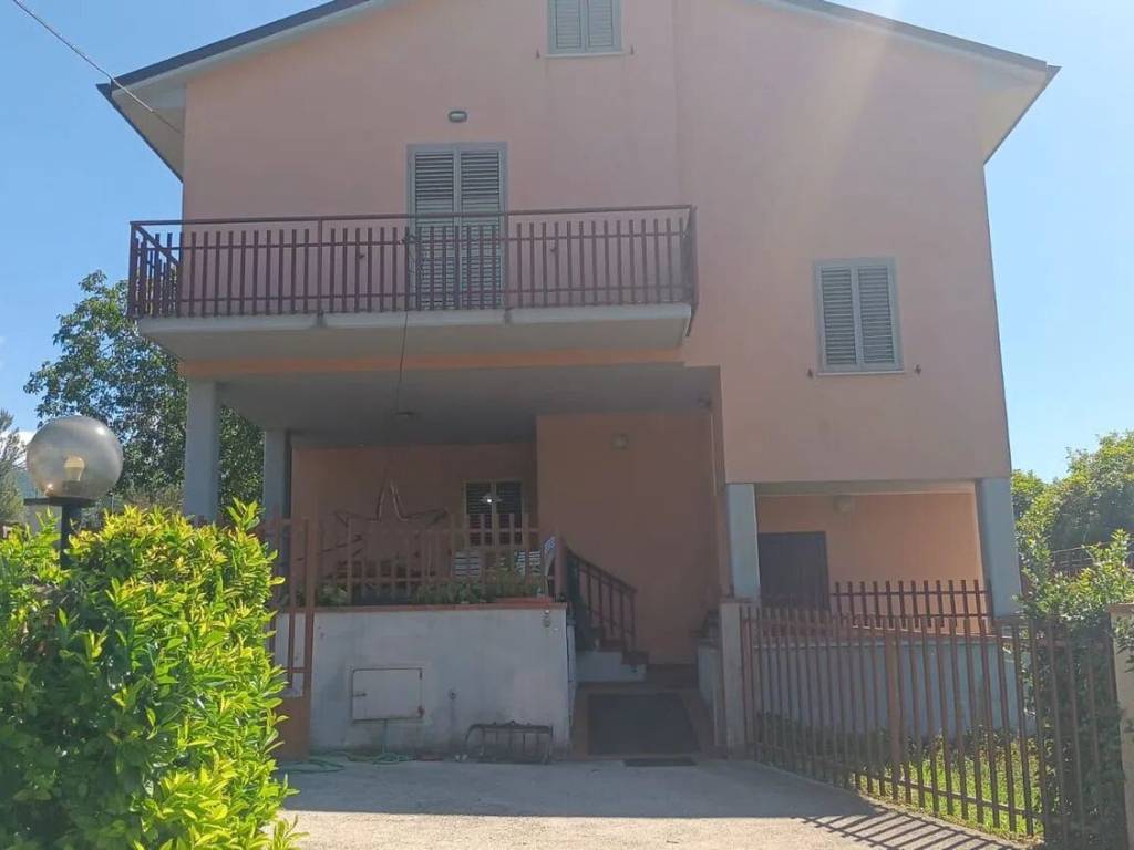 casa indipendente in vendita a Massa Martana