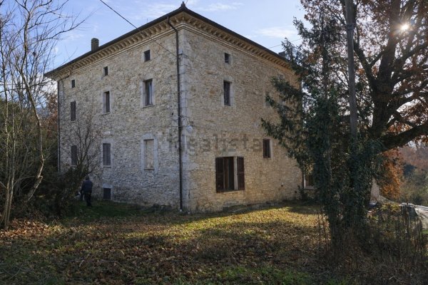 casale in vendita a Massa Martana