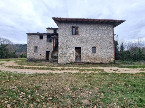 casa indipendente in vendita a Massa Martana