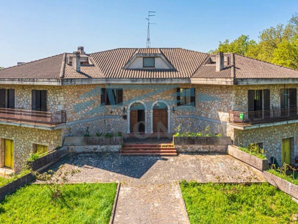 casa indipendente in vendita a Massa Martana