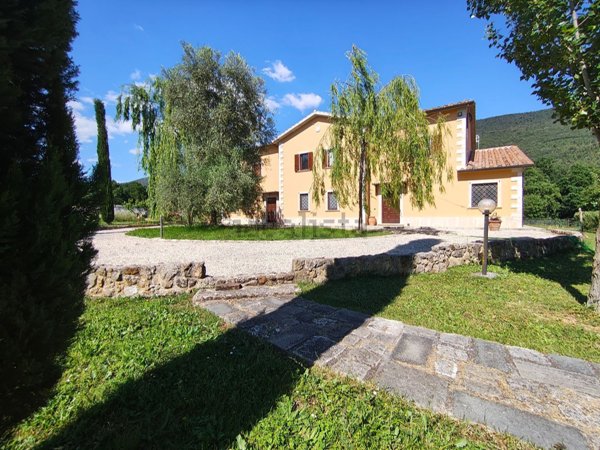 casa indipendente in vendita a Massa Martana
