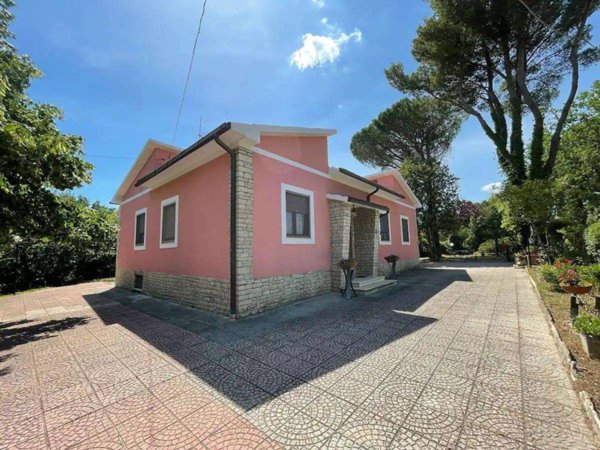 casa indipendente in vendita a Massa Martana