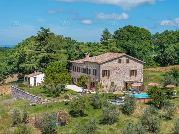casale in vendita a Massa Martana