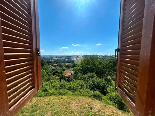 casa indipendente in vendita a Massa Martana