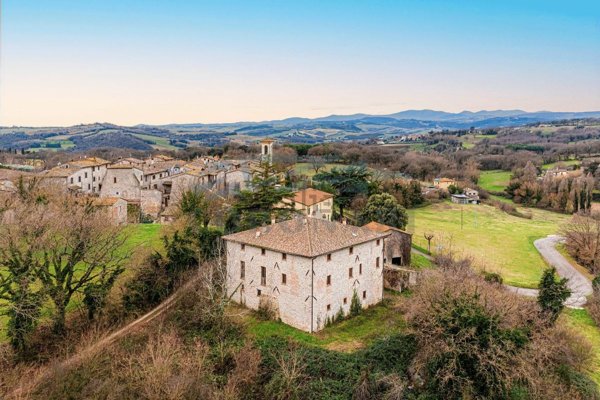 casale in vendita a Massa Martana in zona Colpetrazzo
