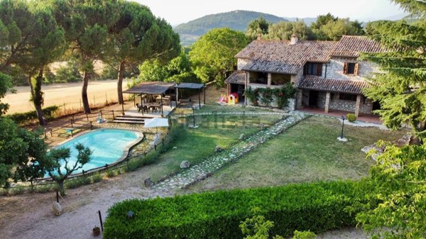 casa indipendente in vendita a Massa Martana in zona Viepri