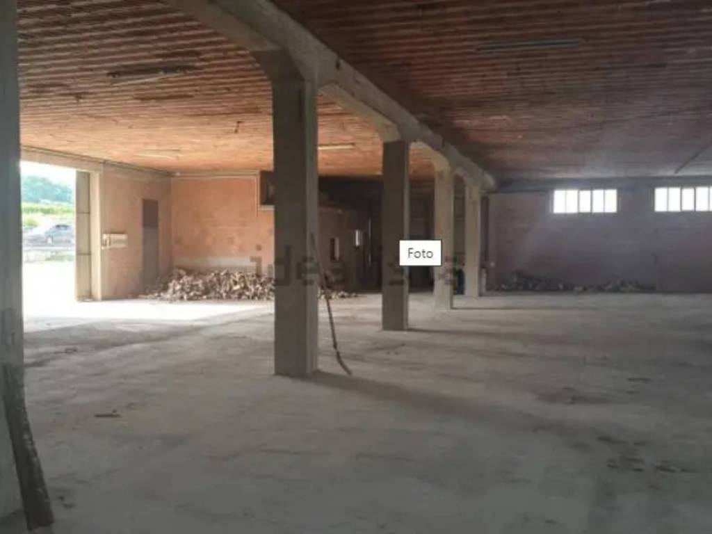 negozio in vendita a Monte Castello di Vibio in zona Madonna del Piano