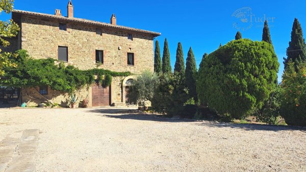 villa in vendita a Monte Castello di Vibio in zona Doglio