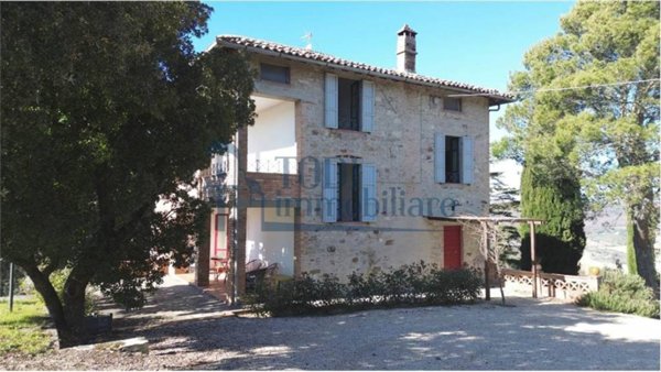 casa indipendente in vendita a Monte Castello di Vibio in zona Madonna del Piano