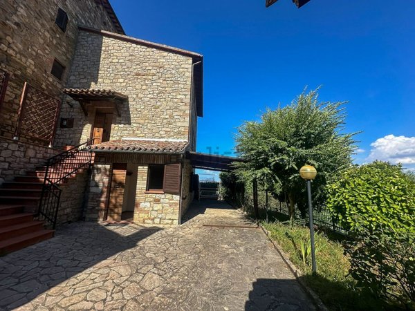 casa indipendente in vendita a Monte Castello di Vibio in zona Doglio