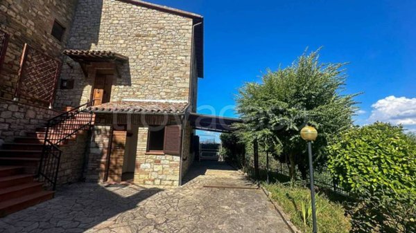 casa indipendente in vendita a Monte Castello di Vibio in zona Doglio