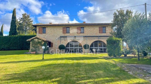 casa indipendente in vendita a Montefalco in zona Casale