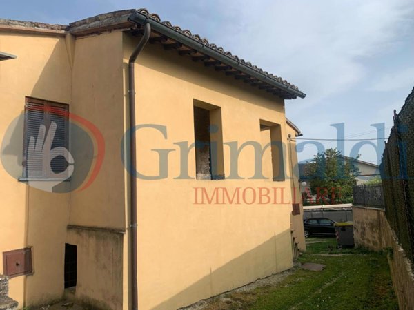 casa indipendente in vendita a Montefalco