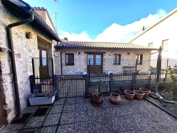 casa semindipendente in vendita a Montefalco