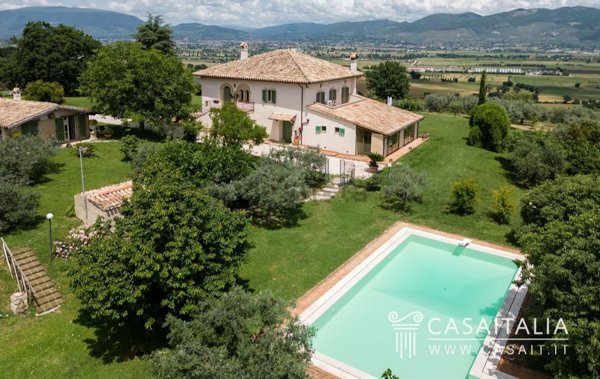 casa indipendente in vendita a Montefalco