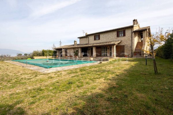 casa indipendente in vendita a Montefalco in zona Casale