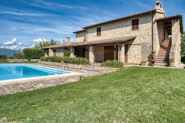 casale in vendita a Montefalco in zona Casale