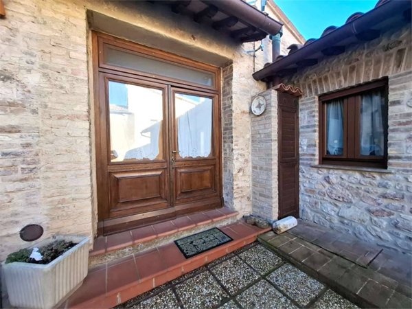 casa indipendente in vendita a Montefalco