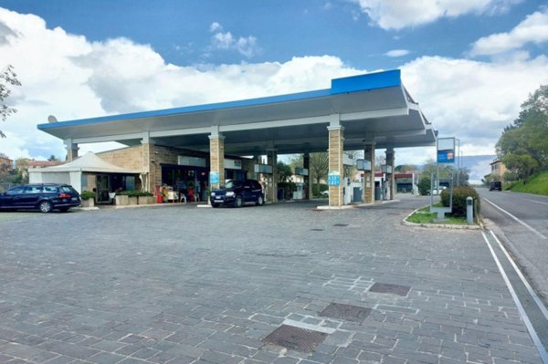negozio in vendita a Montefalco in zona Cerrete