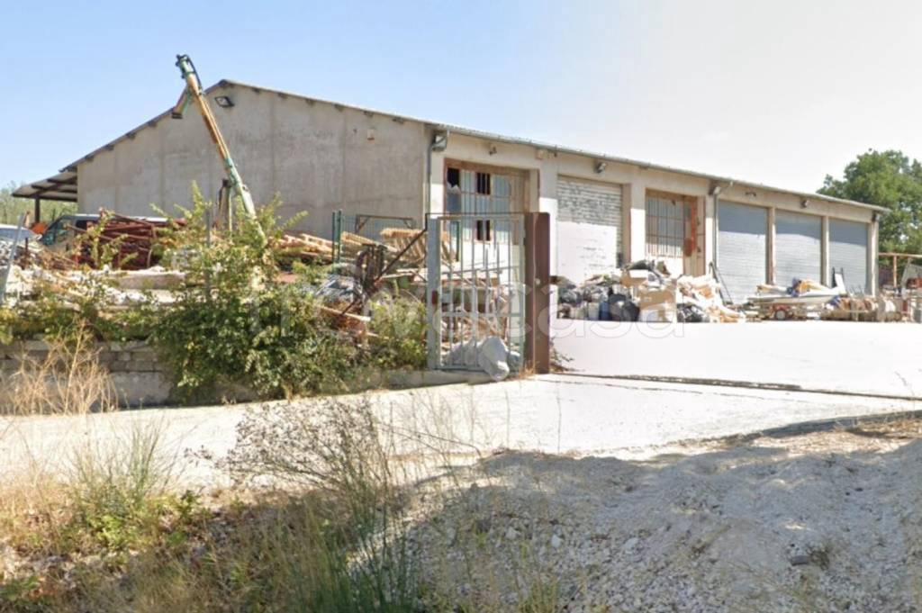 locale commerciale in vendita a Montefalco