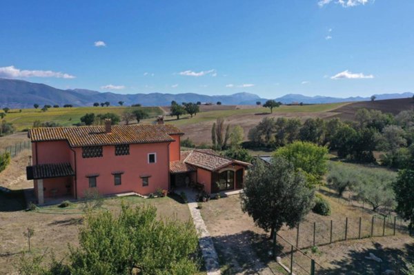casa indipendente in vendita a Montefalco