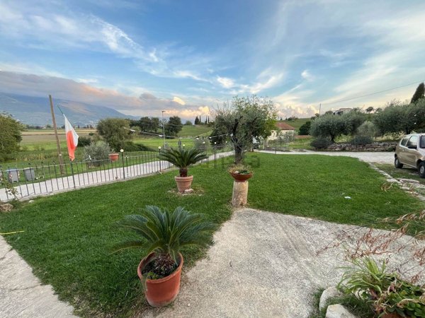 casa indipendente in vendita a Montefalco