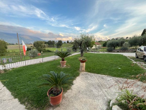 casa indipendente in vendita a Montefalco