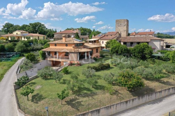 casa indipendente in vendita a Montefalco