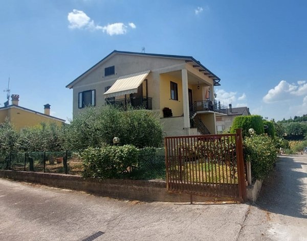 casa indipendente in vendita a Montefalco