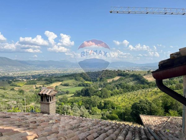 casa indipendente in vendita a Montefalco