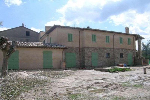 casa indipendente in vendita a Montefalco in zona Casale
