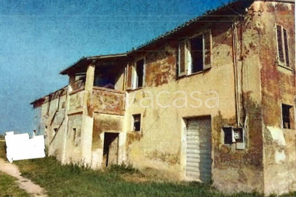 locale commerciale in vendita a Montefalco