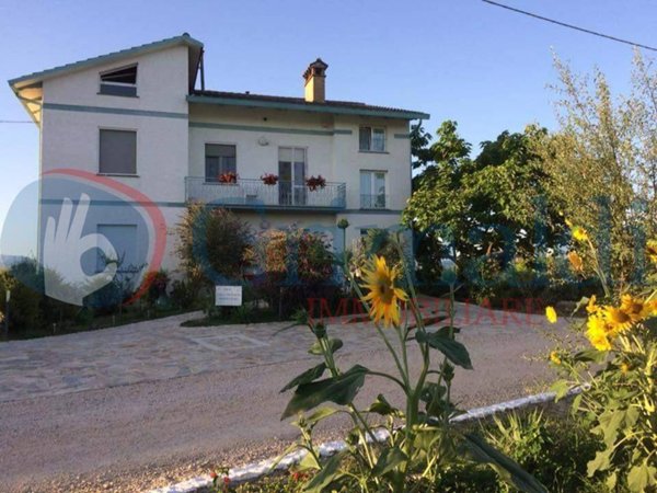 casa indipendente in vendita a Montefalco