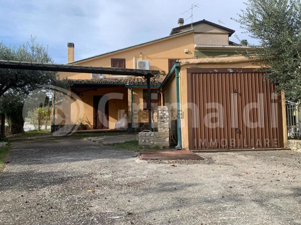 casa indipendente in vendita a Montefalco in zona Pietrauta