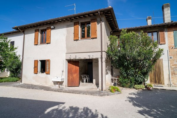casa indipendente in vendita a Montefalco