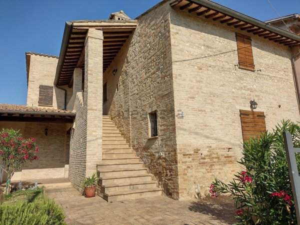 pentavano in vendita a Montefalco