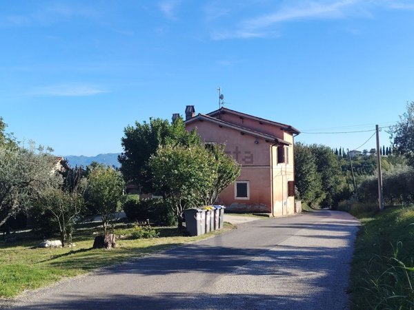 casa indipendente in vendita a Montefalco