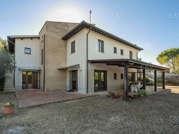 casa indipendente in vendita a Montefalco