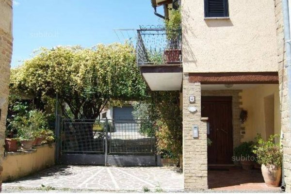 casa indipendente in vendita a Montefalco