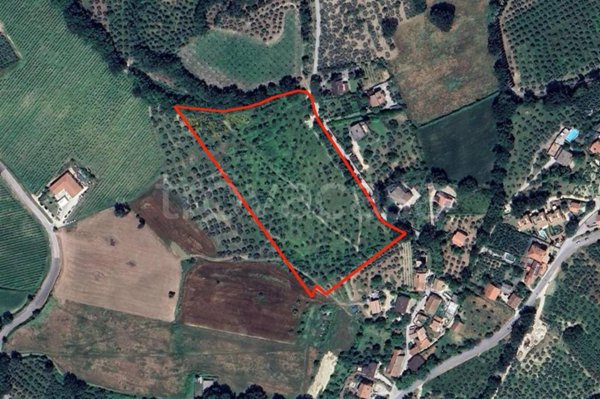 terreno edificabile in vendita a Montefalco