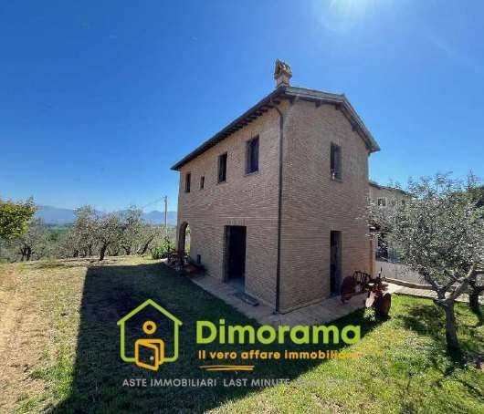 casa indipendente in vendita a Montefalco