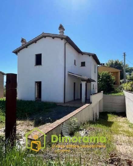 casa indipendente in vendita a Montefalco