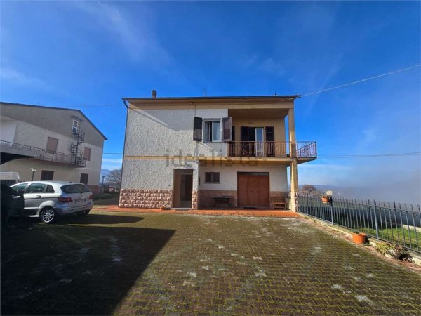 casa indipendente in vendita a Montefalco