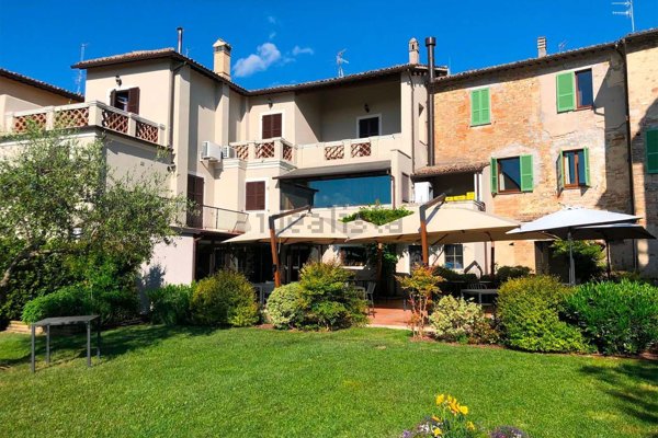 casa indipendente in vendita a Montefalco