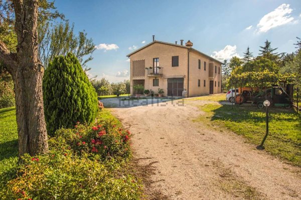 casa indipendente in vendita a Montefalco