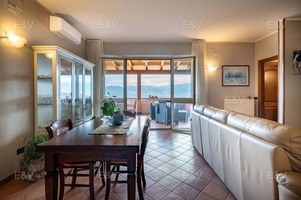 casa indipendente in vendita a Montefalco