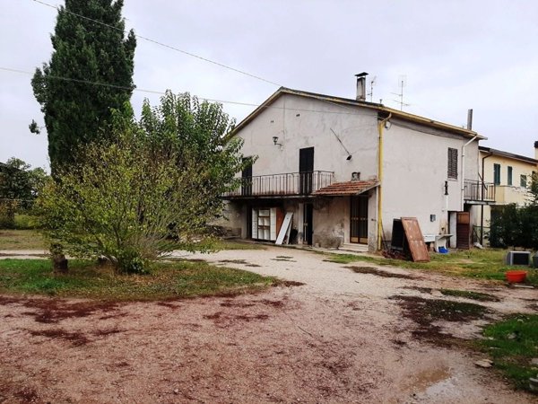 casa indipendente in vendita a Montefalco