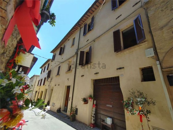 casa indipendente in vendita a Montefalco