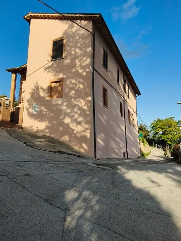 casa indipendente in vendita a Montefalco