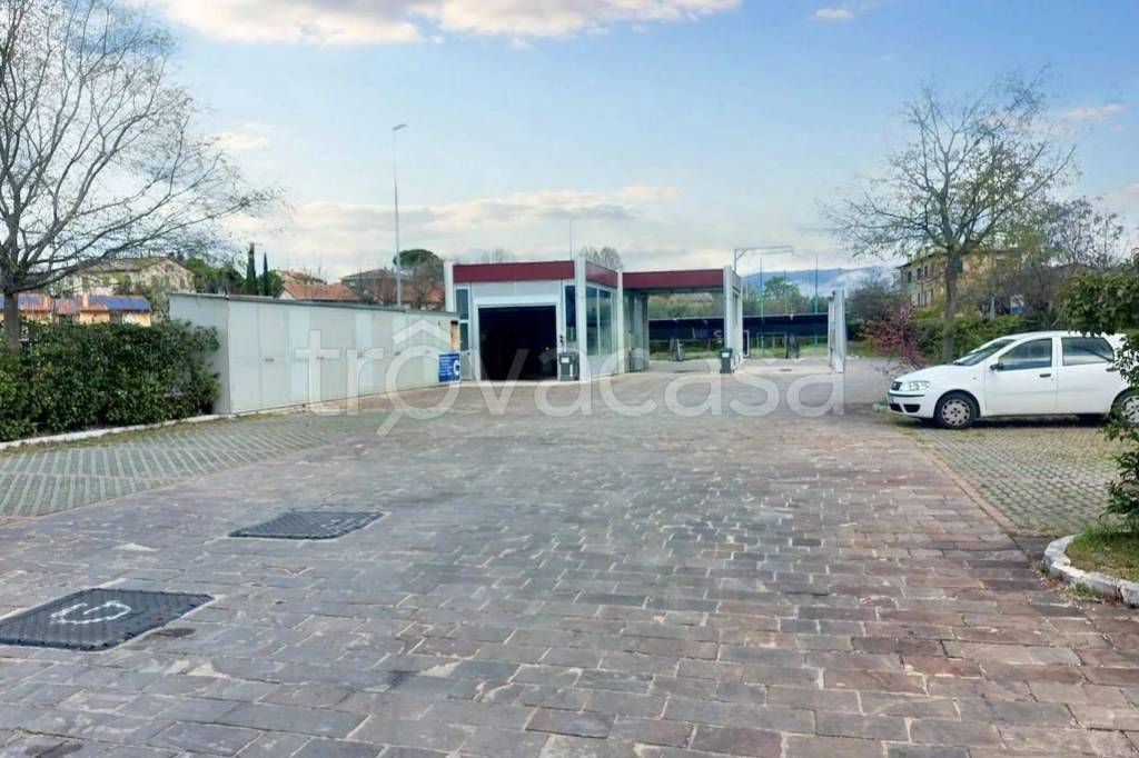negozio in vendita a Montefalco in zona Cerrete